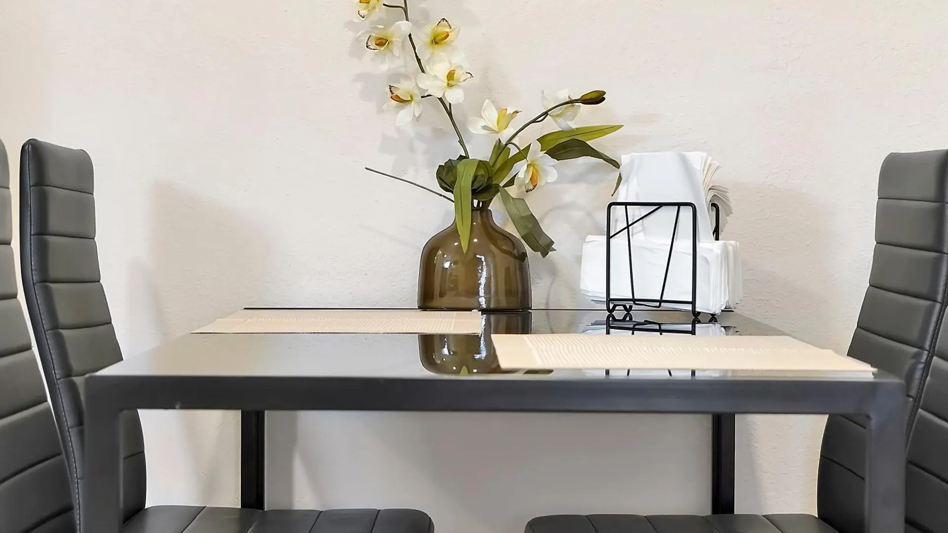 Comfortable Private Room In Tampa: Villa Romantic. Apartment Tampa